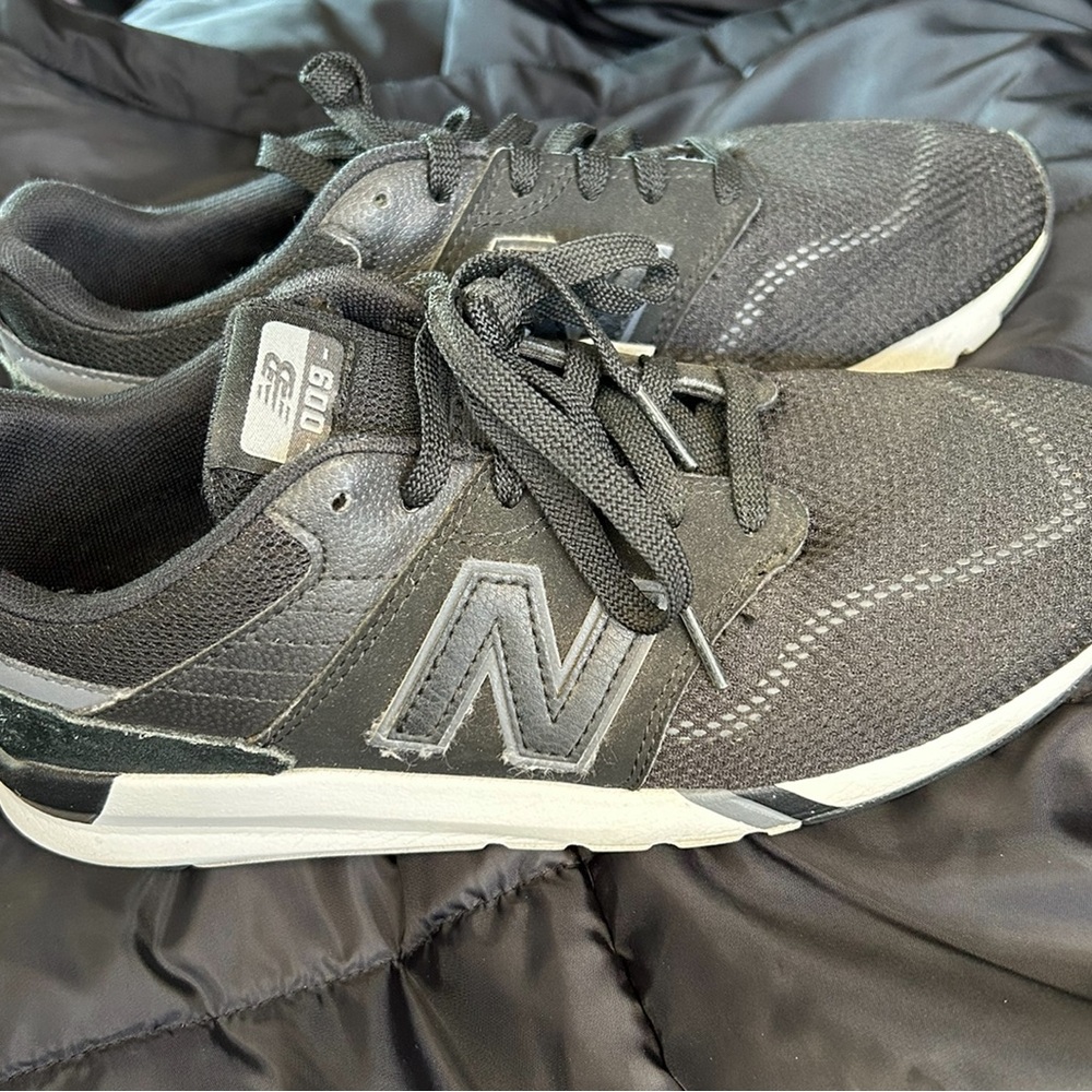New Balance Men's Black Sneakers